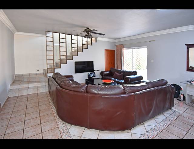 4 BEDROOM HOUSE FOR SALE IN MAYFAIR WEST